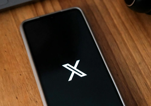 Grok: IA do X ganha visão através da câmera do celular